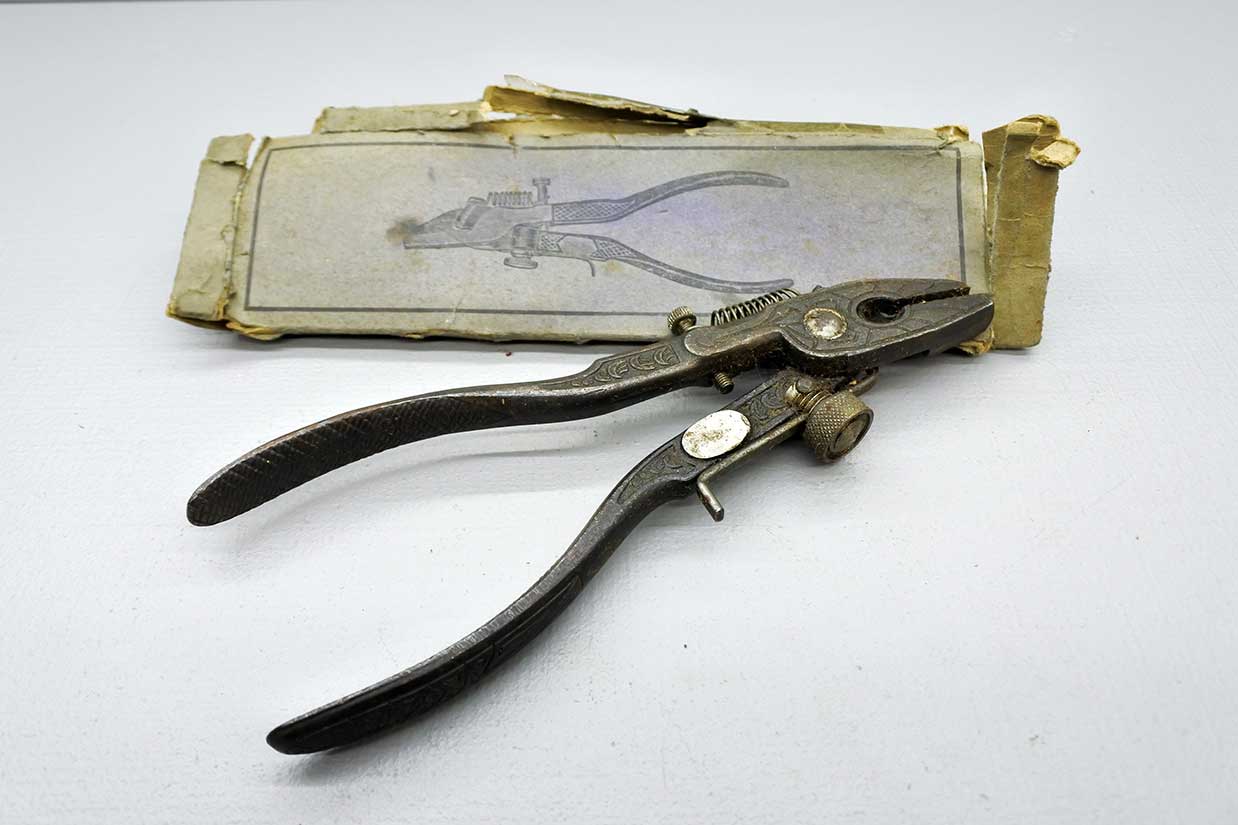 Very Ornate Sawset which Looks Unused - Image 2