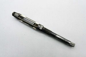 Adjustable Reamer Size D 21/32 - 23/32"
