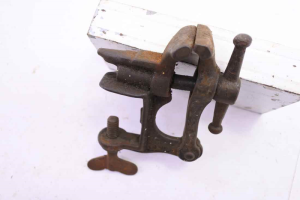 Small Vice with anvil 1 1/2" wide jaws