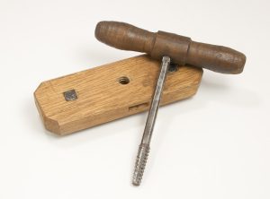 Screw Box 9/16".