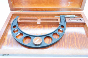 Brown & Sharpe Micrometer 200-225