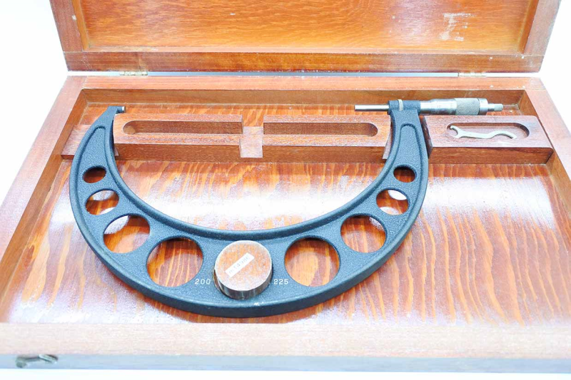Brown & Sharpe Micrometer 200-225