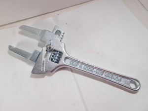 HDX Taiwan Slip & Luck nut wrench nos