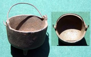 Miniature Glue Pot, 2 3/4" Round & 2" High, No Maker.