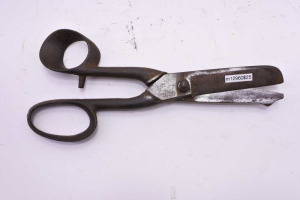 D.R.G.M 8 1/2" long scissors
