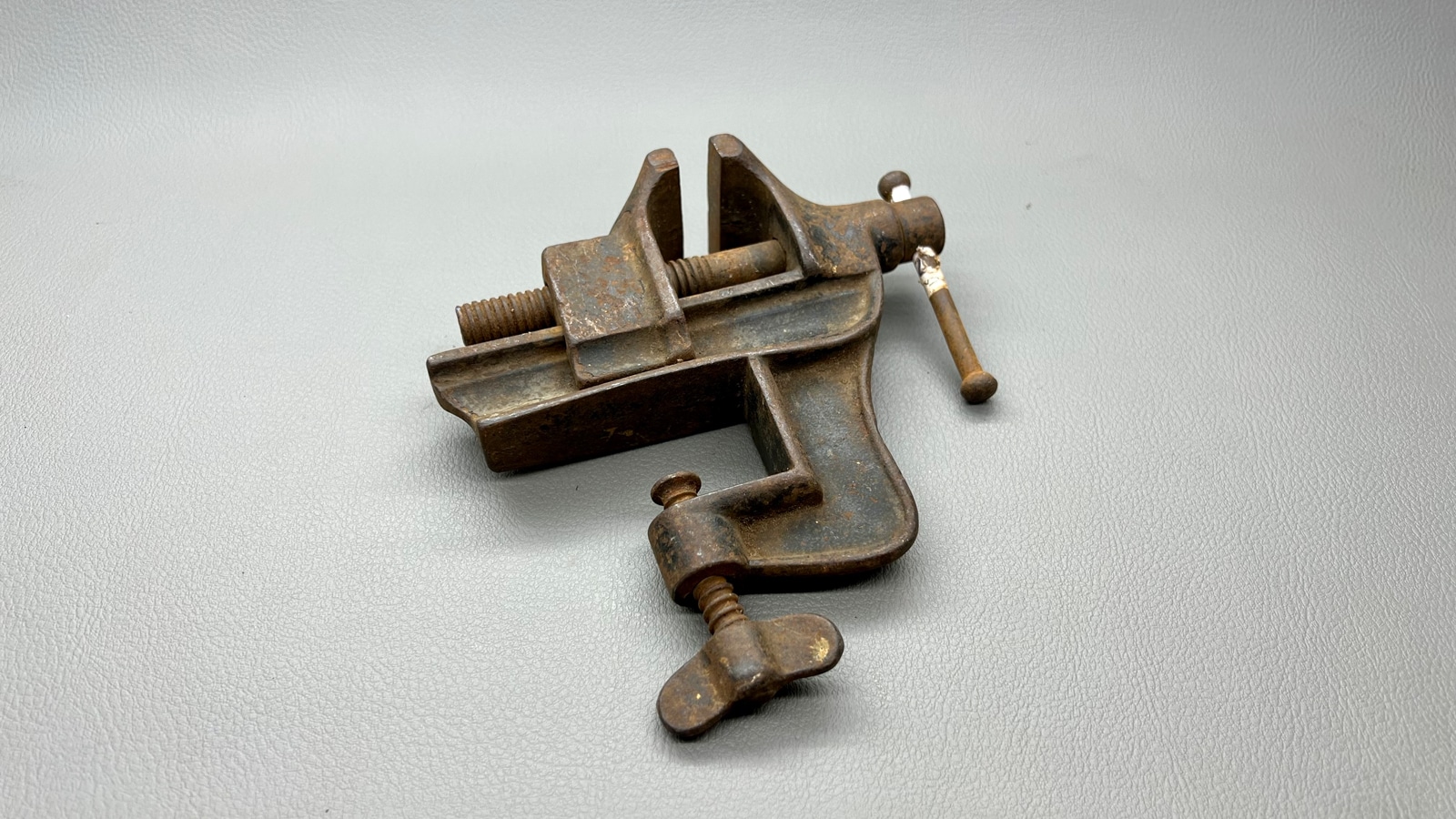 Bench Vice With 2" Wide Jaws