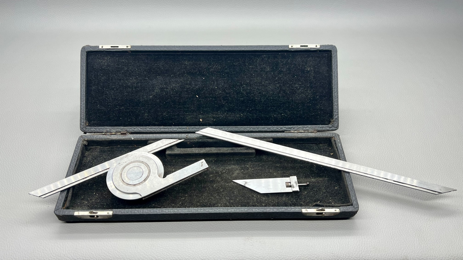 Starrett USA No 359 Universal Bevel Gauge - Image 2