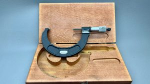 Starrett USA No 216 3 - 4" Digital Micrometer in good condition