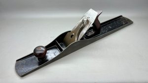 Sargent USA No 424 Long Jointer Plane, chip on top of tote, nothing much, a rare plane, original cutter In Good Condition