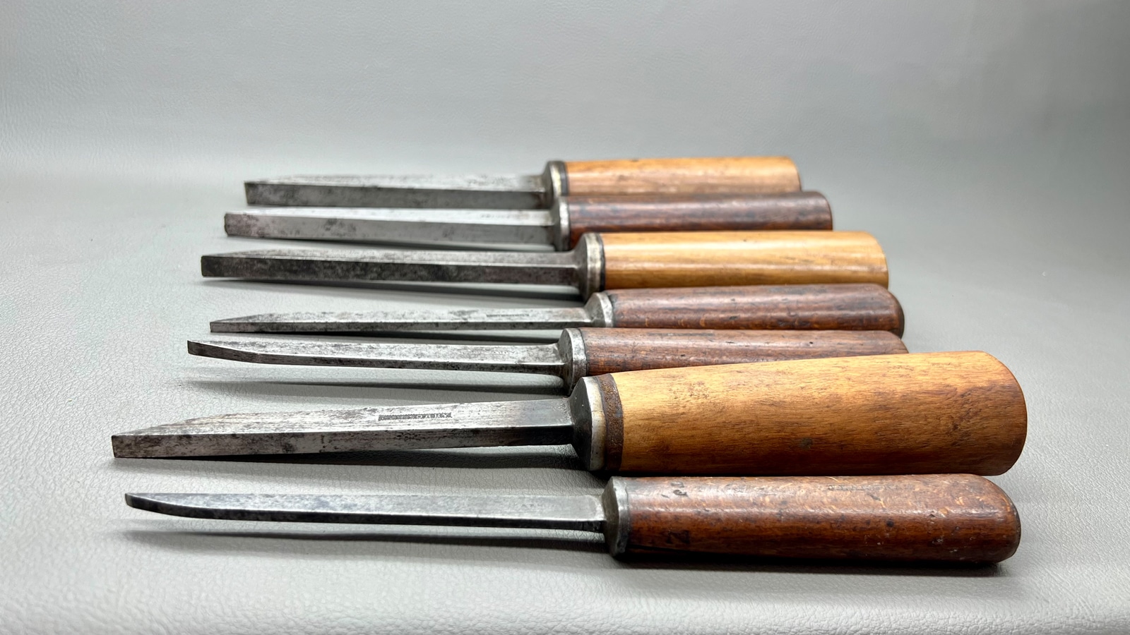 Potts & Co/ Sorby Pig Sticker Chisel Set - Image 4